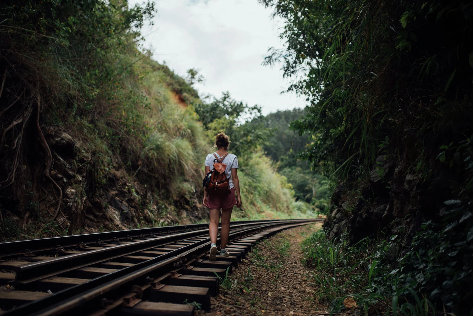 ella-sri-lanka-travel-girl.jpg