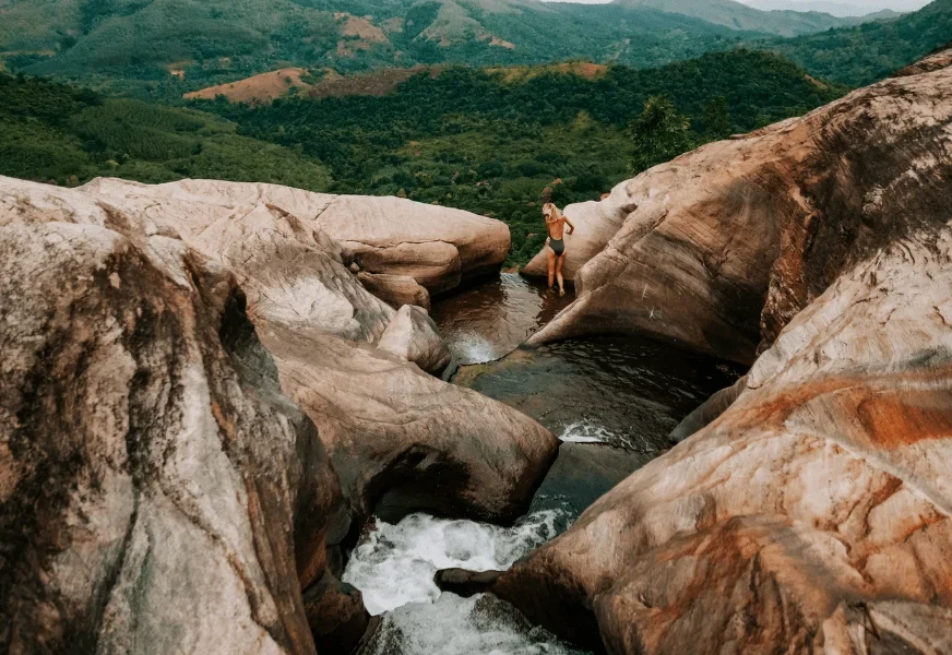 visit-diyaluma-falls.webp